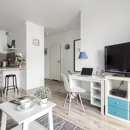 Διαμέρισμα M&r Airport&business Premium Komputerowa - Underground Garage - Free Wifi - Netflix - Self Check-in - 5 Min From Chopin Airport *