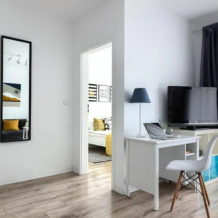 M&r Airport&business Premium Komputerowa - Underground Garage - Free Wifi - Netflix - Self Check-in - 5 Min From Chopin Airport