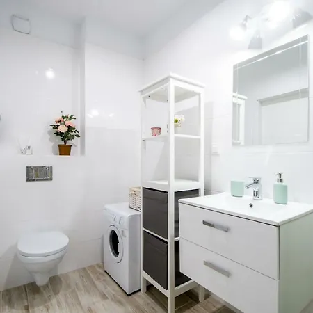 M&r Airport&business Premium Komputerowa - Underground Garage - Free Wifi - Netflix - Self Check-in - 5 Min From Chopin Airport Διαμέρισμα