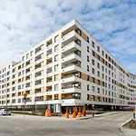 M&r Airport&business Premium Komputerowa - Underground Garage - Free Wifi - Netflix - Self Check-in - 5 Min From Chopin Airport Apartment