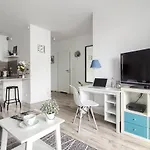 Apartamento M&r Airport&business Premium Komputerowa - Underground Garage - Free Wifi - Netflix - Self Check-in - 5 Min From Chopin Airport *