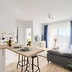 Apartamento M&r Airport&business Premium Komputerowa - Underground Garage - Free Wifi - Netflix - Self Check-in - 5 Min From Chopin Airport Varsovia