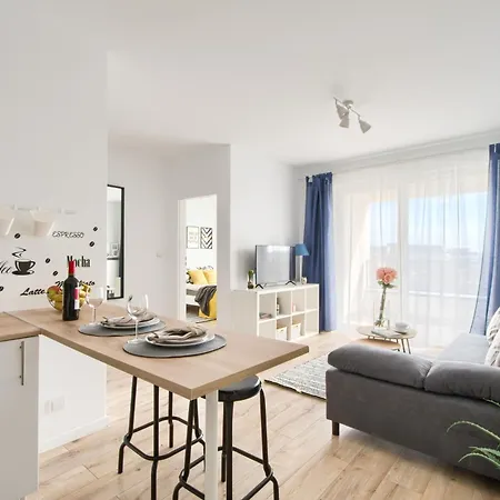 Appartement M&r Airport&business Premium Komputerowa - Underground Garage - Free Wifi - Netflix - Self Check-in - 5 Min From Chopin Airport Warschau