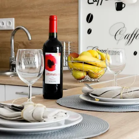 M&r Apartament: Premium Airport With Self Check-in Apartment Warsaw