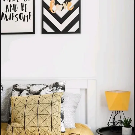 M&r Airport&business Premium Komputerowa - Underground Garage - Free Wifi - Netflix - Self Check-in - 5 Min From Chopin Airport Appartement