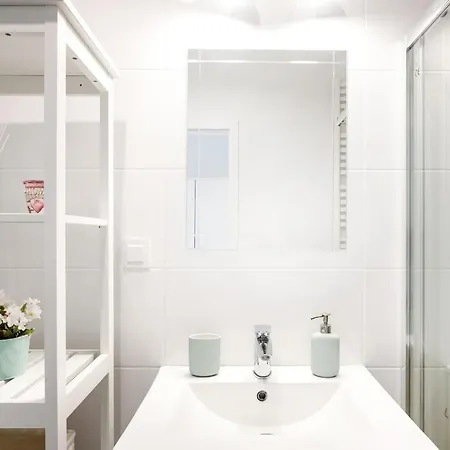 M&r Airport&business Premium Komputerowa - Underground Garage - Free Wifi - Netflix - Self Check-in - 5 Min From Chopin Airport *