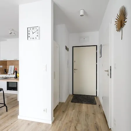 Lägenhet M&r Airport&business Premium Komputerowa - Underground Garage - Free Wifi - Netflix - Self Check-in - 5 Min From Chopin Airport