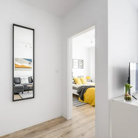 Lägenhet M&r Airport&business Premium Komputerowa - Underground Garage - Free Wifi - Netflix - Self Check-in - 5 Min From Chopin Airport *