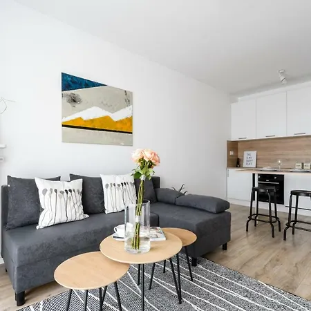 Lägenhet M&r Airport&business Premium Komputerowa - Underground Garage - Free Wifi - Netflix - Self Check-in - 5 Min From Chopin Airport Warszawa