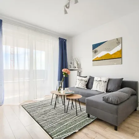 M&r Airport&business Premium Komputerowa - Underground Garage - Free Wifi - Netflix - Self Check-in - 5 Min From Chopin Airport Lägenhet