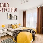 아파트 M&r Airport&business Premium Komputerowa - Underground Garage - Free Wifi - Netflix - Self Check-in - 5 Min From Chopin Airport 바르샤바